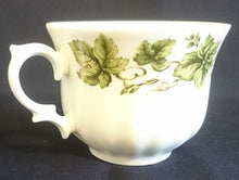 Lade das Bild in den Galerie-Viewer, 2er Set TEETASSEN - Porzellan, Flora Weinblatt Blätter Pflanzen Ranken Motiv Dekor
