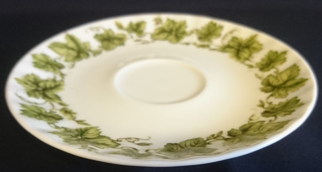 UNTERTASSE - Porzellan, Flora Weinblatt Blätter Pflanzen Ranken Motiv Dekor