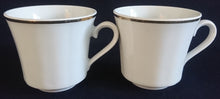 Lade das Bild in den Galerie-Viewer, KAFFEETASSE - Porzellan, Goldrand Senkrecht Relief Wölbungen Form Motiv Dekor
