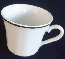 Lade das Bild in den Galerie-Viewer, KAFFEETASSE - Porzellan, Goldrand Senkrecht Relief Wölbungen Form Motiv Dekor
