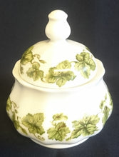 Lade das Bild in den Galerie-Viewer, 5er Set KAFFEEKANNE &amp; MILCHKÄNNCHEN &amp; ZUCKERDOSE + DECKEL - Porzellan, Flora Weinblatt Blätter Pflanzen Ranken Motiv Dekor

