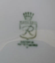Lade das Bild in den Galerie-Viewer, ZUCKERDOSE MIT DECKEL - Porzellan, Flora Weinblatt Blätter Pflanzen Ranken Motiv Dekor
