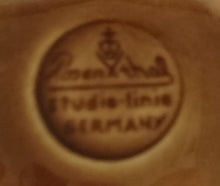 Lade das Bild in den Galerie-Viewer, ÖL FLÄSCHCHEN OHNE VERSCHLUß &quot;Brotzeit&quot; &quot;Studio Linie&quot; - Keramik / Steingut, Antikes Abstraktes Kreise Striche Blüten Motiv Dekor, Bjön Wiinblad Design (BC)

