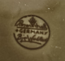 Lade das Bild in den Galerie-Viewer, GETRÄNKEKRUG &quot;Brotzeit&quot; &quot;Studio Linie&quot; - Keramik / Steingut, Antikes Abstraktes Kreise Striche Blüten Motiv Dekor, Bjön Wiinblad Design (BC)
