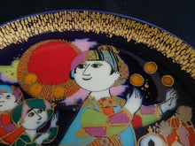 Lade das Bild in den Galerie-Viewer, 2er Set WAND SAMMELTELLER &quot;Studio Linie&quot; &quot;Aladin und die Wunderlampe I &amp; II&quot; - Porzellan, Märchen Geschichte Gold Dekor, Björn Wiinblad Design
