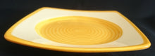 Lade das Bild in den Galerie-Viewer, DESSERTTELLER - Keramik / Steingut, Wirbel Kreise Spirale Rand Motiv Dekor (BC)
