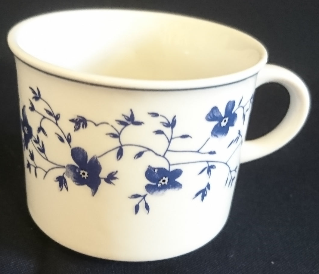 KAFFFETASSE - Keramik / Steingut, Flora Blumenblüten Ranken Pflanzen Blatt Blätter Motiv Dekor