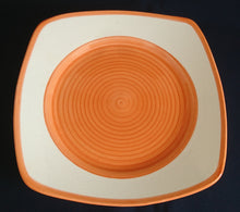 Lade das Bild in den Galerie-Viewer, 2er Set SPEISETELLER - Keramik / Steingut, Wirbel Kreise Spirale Rand Motiv Dekor

