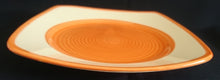 Lade das Bild in den Galerie-Viewer, 2er Set SPEISETELLER - Keramik / Steingut, Wirbel Kreise Spirale Rand Motiv Dekor
