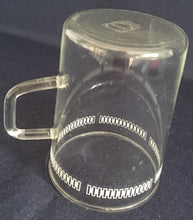 Lade das Bild in den Galerie-Viewer, TEETASSE &quot;Verran&quot; - Hartglas, Geometrisch Quadrat Viereck Balken Motiv Dekor
