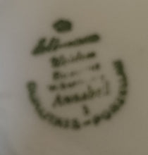 Lade das Bild in den Galerie-Viewer, ZUCKERDOSE MIT DECKEL &quot;Annabell&quot; - Porzellan, Goldrand Flora Rosenblumen Blüten Relief Motiv Dekor
