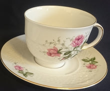 Lade das Bild in den Galerie-Viewer, KAFFEETASSE &quot;Annabell&quot; - Porzellan, Goldrand Flora Rosenblumen Blüten Relief Motiv Dekor
