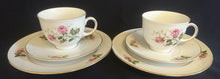 Lade das Bild in den Galerie-Viewer, KAFFEETASSE &quot;Annabell&quot; - Porzellan, Goldrand Flora Rosenblumen Blüten Relief Motiv Dekor

