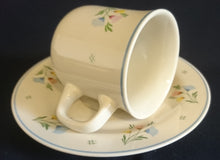 Lade das Bild in den Galerie-Viewer, KAFFEETASSE - Keramik / Steingut, Flora Blumen Blüten Pflanzen Motiv Dekor (nBC)

