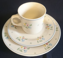 Lade das Bild in den Galerie-Viewer, KAFFEETASSE - Keramik / Steingut, Flora Blumen Blüten Pflanzen Motiv Dekor (nBC)

