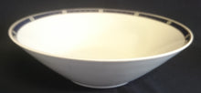Lade das Bild in den Galerie-Viewer, 3er Set GROßE~ MITTLERE~ &amp; KLEINE~ BEILAGENSCHÜSSEL  - Porzellan, Abstrakt Linien Kreuze Goldrand Muster Motiv Dekor
