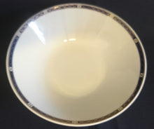 Lade das Bild in den Galerie-Viewer, 3er Set GROßE~ MITTLERE~ &amp; KLEINE~ BEILAGENSCHÜSSEL  - Porzellan, Abstrakt Linien Kreuze Goldrand Muster Motiv Dekor
