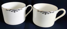 Lade das Bild in den Galerie-Viewer, KAFFEETASSE - Porzellan, Abstrakt Geometrisch Zeichen Symbole Linien Rand Motiv Dekor
