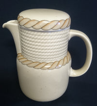 Lade das Bild in den Galerie-Viewer, KAFFEEKANNE MIT DECKEL &quot;York Cubic&quot; - Porzellan, Abstrakt Geometrisches Balken Rechteck Geschwungene Streifen Motiv Dekor
