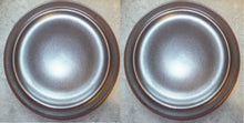 Lade das Bild in den Galerie-Viewer, 2er Set SPEISETELLER - Keramik / Steingut, Einfärbiges Klassisches Landhaus Motiv Dekor

