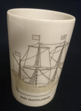 Lade das Bild in den Galerie-Viewer, GETRÄNKEBECHER &quot;Segelschiffe&quot; - Porzellan, Jahr 1620 Aufschrift Mayflower Segelschiff Motiv Dekor (BC)
