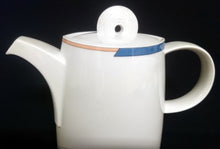 Lade das Bild in den Galerie-Viewer, KAFFEEKANNE MIT DECKEL &quot;York Cubic&quot; - Porzellan, Abstrakt Geometrisches Balken Rechteck Geschwungene Streifen Motiv Dekor
