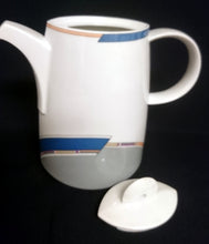 Lade das Bild in den Galerie-Viewer, KAFFEEKANNE MIT DECKEL &quot;York Cubic&quot; - Porzellan, Abstrakt Geometrisches Balken Rechteck Geschwungene Streifen Motiv Dekor
