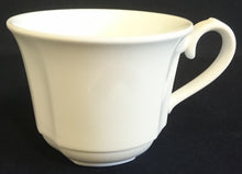 Lade das Bild in den Galerie-Viewer, 2er Set 3er KAFFEEGEDECKE - Porzellan, Moderne Gastronomische Gewölbte Relief Form Motiv Dekor
