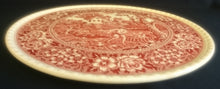 Lade das Bild in den Galerie-Viewer, TORTEN~ SERVIERPLATTE &quot;Rusticana&quot; - Keramik / Steingut, Flora Blumenblüten Bauernhof Felder Menschen Landwirtschaft Relief Motiv Dekor

