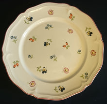 Lade das Bild in den Galerie-Viewer, 2er Set SPEISETELLER &quot;Petite Fleur&quot; - Porzellan, Flora Verschiedene Blumenblüten Blatt Blätter Motiv Dekor
