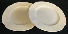 Lade das Bild in den Galerie-Viewer, 2er Set 3er KAFFEEGEDECKE - Porzellan, Moderne Gastronomische Gewölbte Relief Form Motiv Dekor
