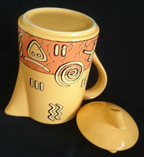 Lade das Bild in den Galerie-Viewer, 3er Set KAFFEEKANNE MIT DECKEL &amp; MILCHKÄNNCHEN &quot;Pasiega&quot; - Keramik / Steingut, Abstrakt Geometrische Zeichen Spirale Linien Motiv Dekor
