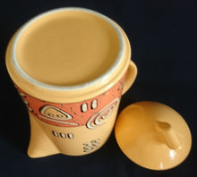 Lade das Bild in den Galerie-Viewer, 3er Set KAFFEEKANNE MIT DECKEL &amp; MILCHKÄNNCHEN &quot;Pasiega&quot; - Keramik / Steingut, Abstrakt Geometrische Zeichen Spirale Linien Motiv Dekor
