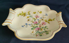 Lade das Bild in den Galerie-Viewer, 3er Set SCHALE &amp; SCHÄLCHEN &quot;Irka&quot; - Porzellan, Goldrand Flora Pflanzen Blumen Blüten Motiv Dekor
