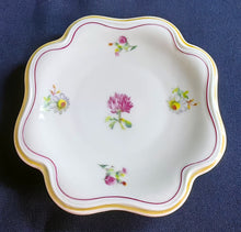Lade das Bild in den Galerie-Viewer, 2er Set SCHÄLCHEN &quot;Irka&quot; - Porzellan, Goldrand Flora Pflanzen Blumen Blüten Motiv Dekor
