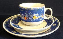 Lade das Bild in den Galerie-Viewer, 2er Set DESSERTTELLER - Porzellan, Weihnachten Advent Schnee Dorf Haus Tannenbaum Sterne Motiv Dekor, Wellco Design
