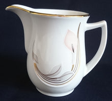 Lade das Bild in den Galerie-Viewer, 5er Set KAFFEEKANNE MIT DECKEL &amp; MILCHKÄNNCHEN &amp; ZUCKERDOSE UND DECKEL - Porzellan, Goldrand Flora Blumenblüte Relief Motiv Dekor
