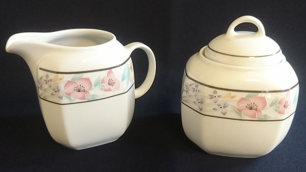 3er Set MILCHKÄNNCHEN & ZUCKERDOSE MIT DECKEL - Porzellan, Streifen Linien Flora Blumenblüten Motiv Dekor