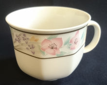 Lade das Bild in den Galerie-Viewer, 2er Set KAFFEETASSEN - Porzellan, Streifen Linien Flora Blumenblüten Motiv Dekor
