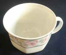 Lade das Bild in den Galerie-Viewer, 2er Set KAFFEETASSEN - Porzellan, Streifen Linien Flora Blumenblüten Motiv Dekor
