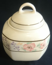 Lade das Bild in den Galerie-Viewer, 3er Set MILCHKÄNNCHEN &amp; ZUCKERDOSE MIT DECKEL - Porzellan, Streifen Linien Flora Blumenblüten Motiv Dekor
