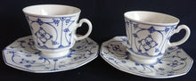 Lade das Bild in den Galerie-Viewer, 2er Set UNTERTASSE - Porzellan, Indisch Blau Strohblume Motiv Dekor
