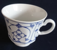 Lade das Bild in den Galerie-Viewer, 2er Set KAFFEETASSEN - Porzellan, Indisch Blau Strohblume Motiv Dekor
