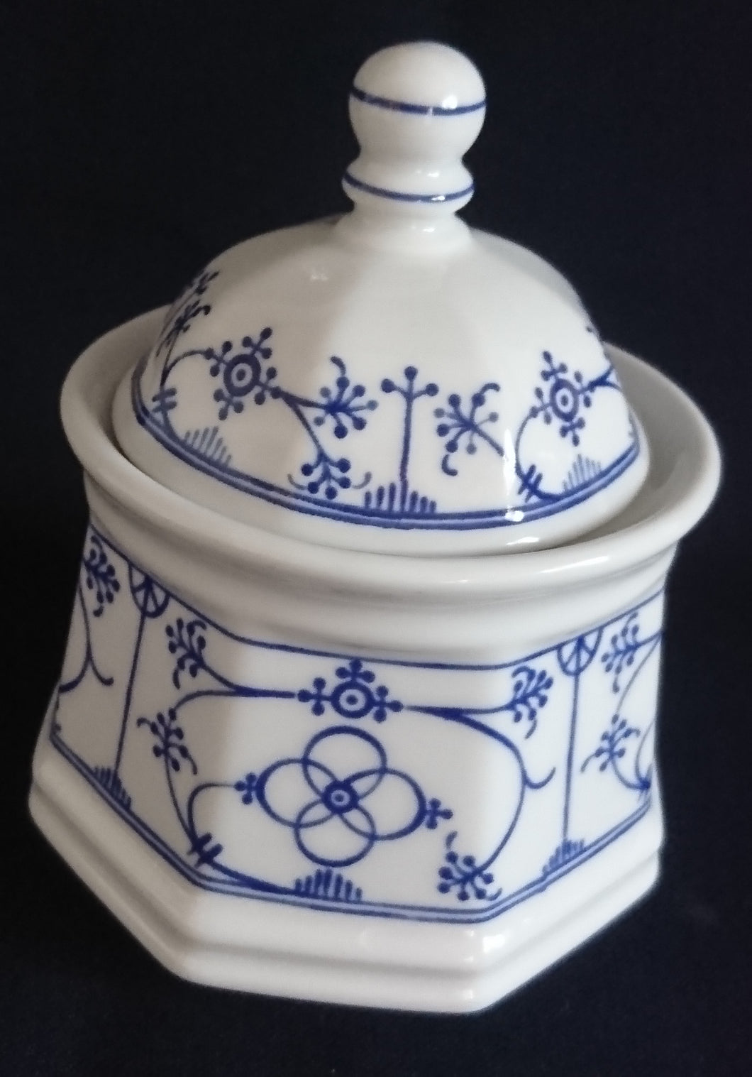 ZUCKERDOSE MIT DECKEL - Porzellan, Indisch Blau Strohblume Motiv Dekor