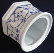 Lade das Bild in den Galerie-Viewer, ZUCKERDOSE MIT DECKEL - Porzellan, Indisch Blau Strohblume Motiv Dekor
