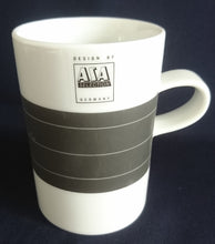 Lade das Bild in den Galerie-Viewer, THERMO KAFFEETASSE + BLEISTIFT - Porzellan, Modern Streifen Balken Dekor
