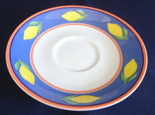 Lade das Bild in den Galerie-Viewer, 2er Set UNTERTASSEN - Porzellan, Balken Linien Zitronenfrucht Früchte Motiv Dekor
