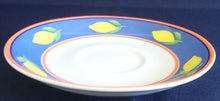 Lade das Bild in den Galerie-Viewer, 2er Set 2er KAFFEEGEDECK - Porzellan, Balken Linien Zitronenfrucht Früchte Motiv Dekor
