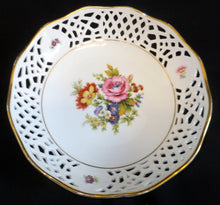 Lade das Bild in den Galerie-Viewer, SCHÜSSEL &quot;Arabella&quot; - Porzellan, durchbrochen, Blumen Goldrand Dekor
