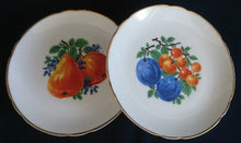 Lade das Bild in den Galerie-Viewer, 2er Set DESSERT SAMMELTELLER - Porzellan, Goldrand Obst Pflaumen Beeren Motiv Dekor
